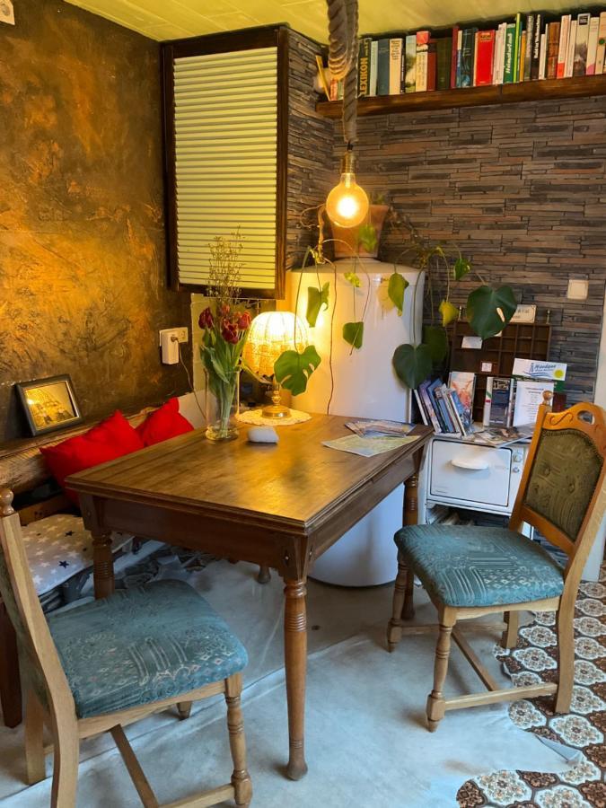 Privartzimmer 'Ausfahrt Freihalten' Husum  Esterno foto