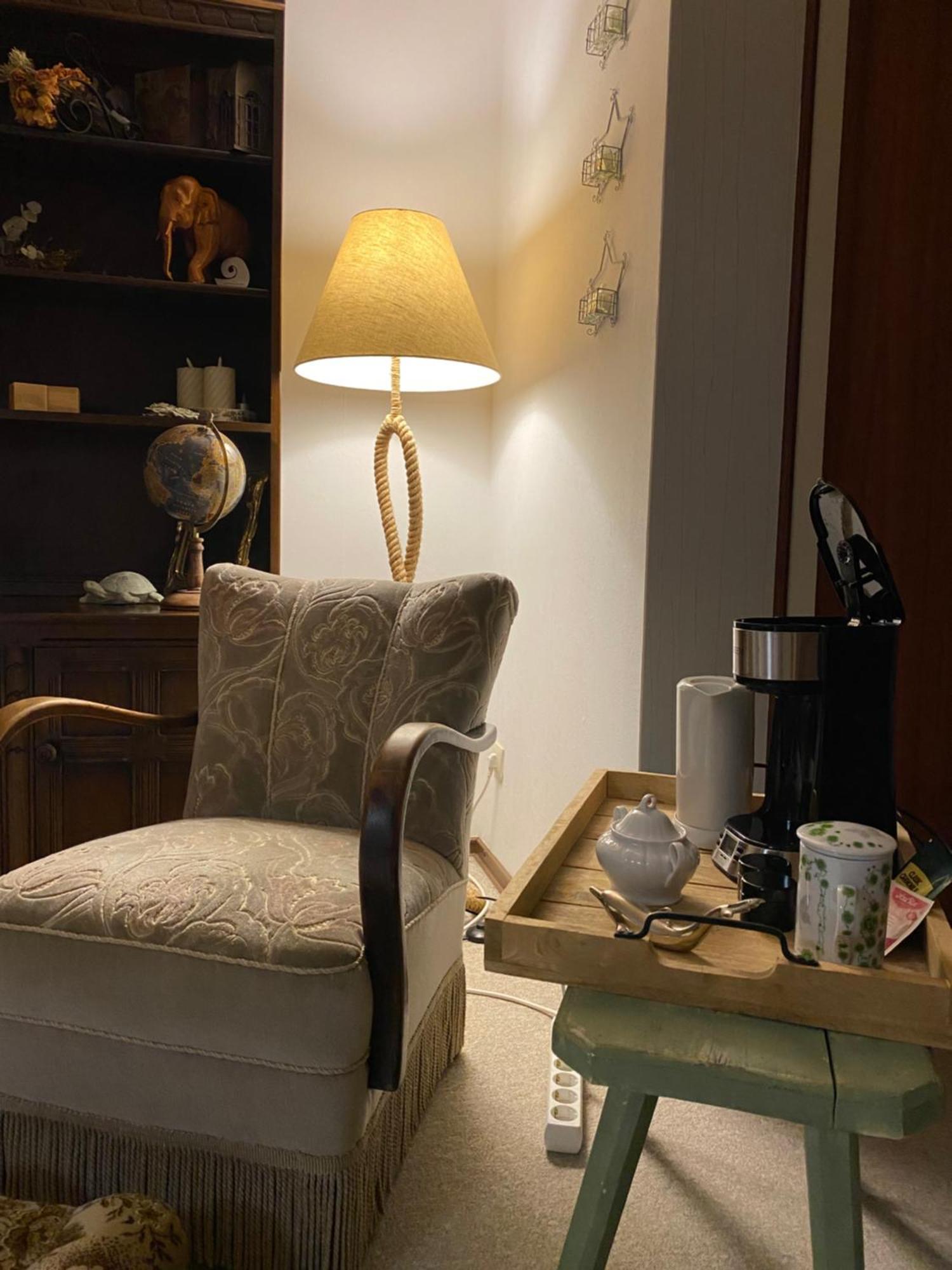 Privartzimmer 'Ausfahrt Freihalten' Husum  Esterno foto
