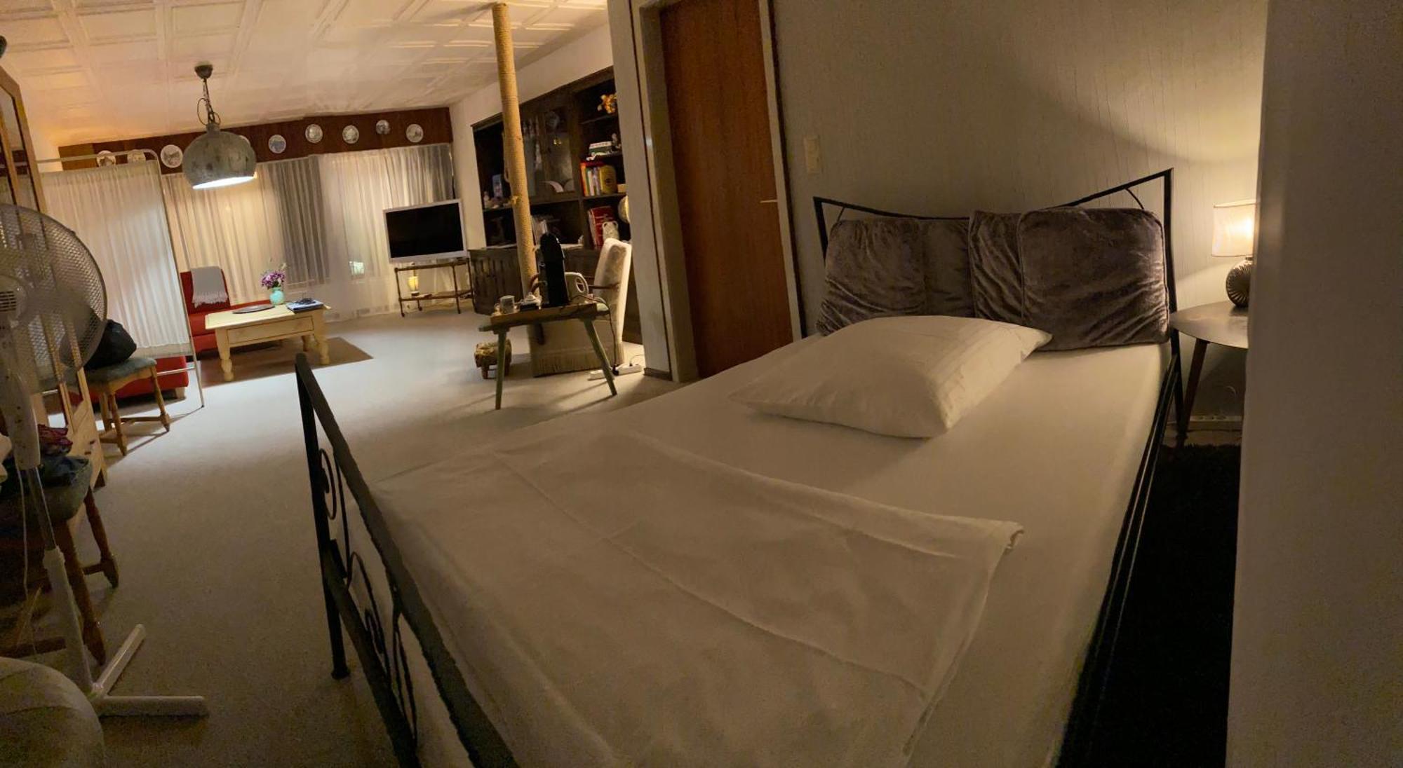 Privartzimmer 'Ausfahrt Freihalten' Husum  Esterno foto