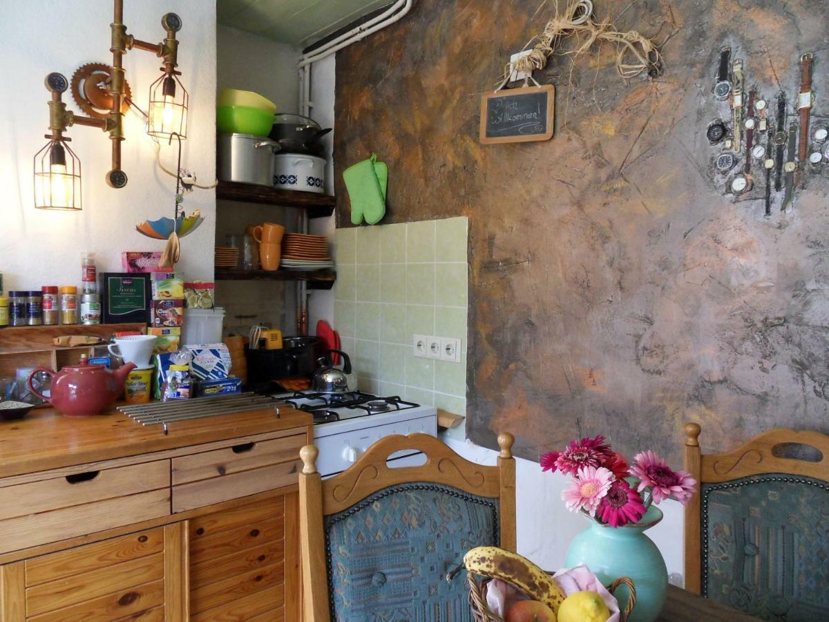 Privartzimmer 'Ausfahrt Freihalten' Husum  Esterno foto